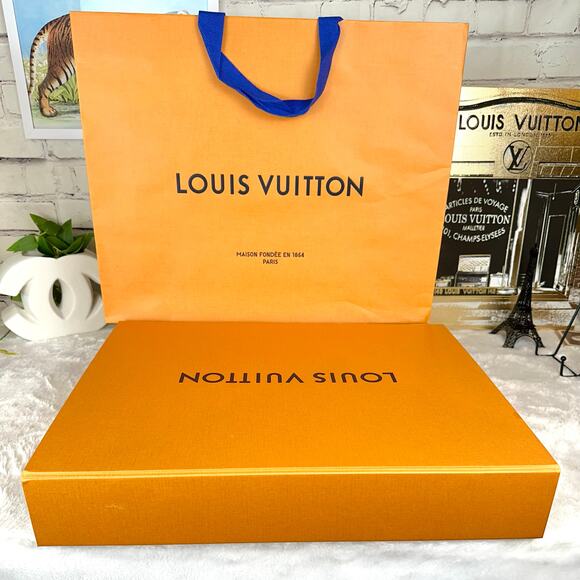 Louis Vuitton Large Magnetic Closure Storage Box and Shopping Bag Set NEW - Picture 1 of 7